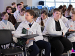 57 школьников получили сертификаты о завершении обучения в профориентационной школе «МедЗнайка»