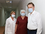 Михаил Мурашко и глава Калмыкии посетили «красную зону» ковидного госпиталя