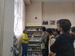 В Научной библиотеке Университета прошла презентация книжной выставки «Best summer reading books» для иностранных студентов