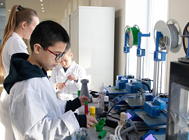 Ученики школы «Медзнайка» посетили лабораторию аддитивных технологий БГМУ