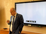 На все сто: первокурсники-высокобалльники обсудили первые шаги в медицину с ректором Университета 