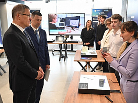 Радий Хабиров ознакомился с работой молодёжных лабораторий Евразийского НОЦ