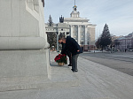 Торжественная церемония возложения цветов к памятнику генерал-майора героя России Минигали Шаймуратова