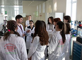 Ученики школы «Медзнайка» посетили лабораторию аддитивных технологий БГМУ