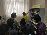 В Научной библиотеке Университета прошла презентация книжной выставки «Best summer reading books» для иностранных студентов