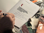 Ректор и волонтеры БГМУ поздравили с наступающим Новым годом ветерана ВОВ Асхата Мингазетдинова